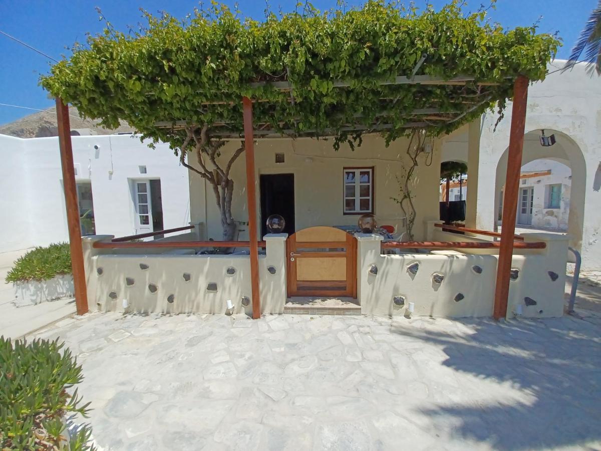 Evelina Beach Pension A Breath Away From The Black Beach Offer Plenty Of Accommodation Type To Suit Every Traveler'S Needs-Economic Rooms-Thematic Rooms-Design Rooms-Kitchenette Rooms-Studios-Small Apartments Perissa (Santorini) Exterior foto