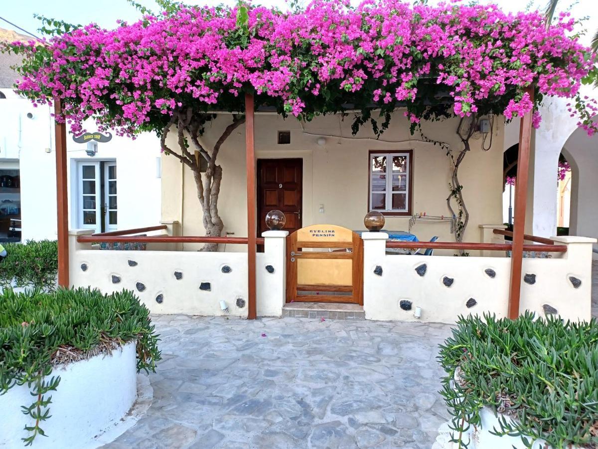 Evelina Beach Pension A Breath Away From The Black Beach Offer Plenty Of Accommodation Type To Suit Every Traveler'S Needs-Economic Rooms-Thematic Rooms-Design Rooms-Kitchenette Rooms-Studios-Small Apartments Perissa (Santorini) Exterior foto