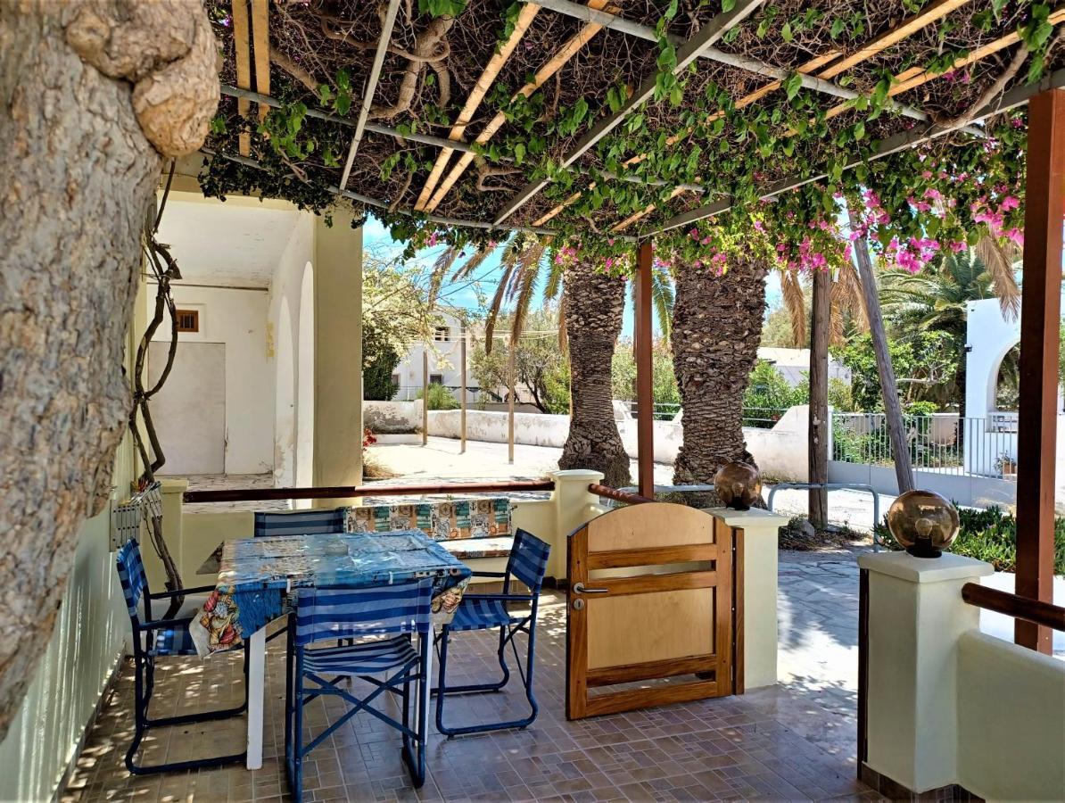 Evelina Beach Pension A Breath Away From The Black Beach Offer Plenty Of Accommodation Type To Suit Every Traveler'S Needs-Economic Rooms-Thematic Rooms-Design Rooms-Kitchenette Rooms-Studios-Small Apartments Perissa (Santorini) Exterior foto
