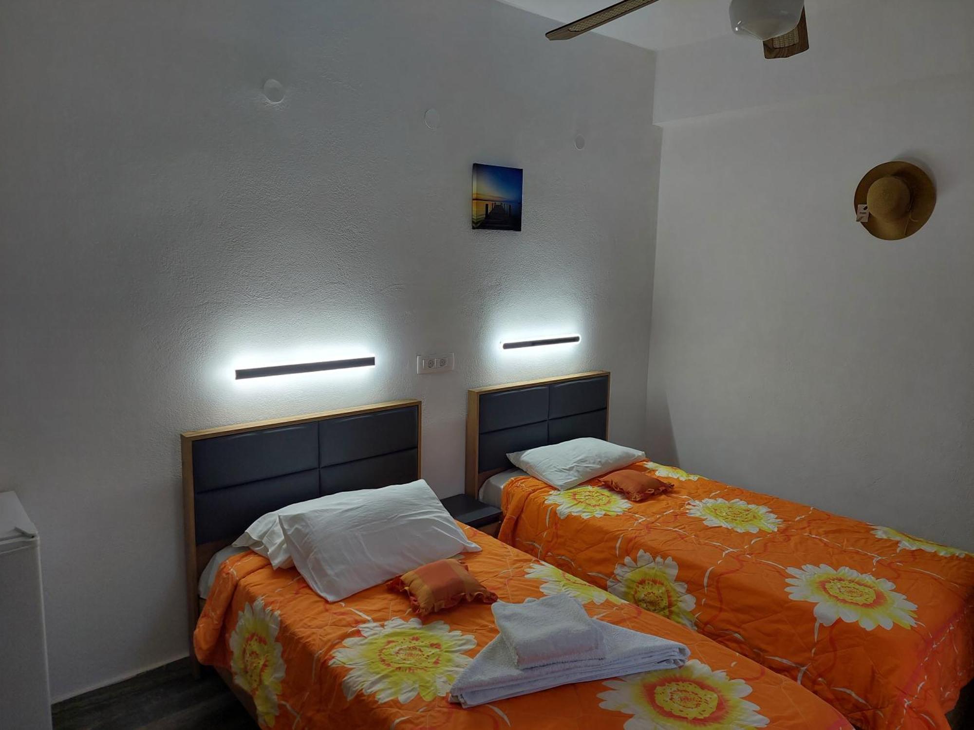 Evelina Beach Pension A Breath Away From The Black Beach Offer Plenty Of Accommodation Type To Suit Every Traveler'S Needs-Economic Rooms-Thematic Rooms-Design Rooms-Kitchenette Rooms-Studios-Small Apartments Perissa (Santorini) Exterior foto