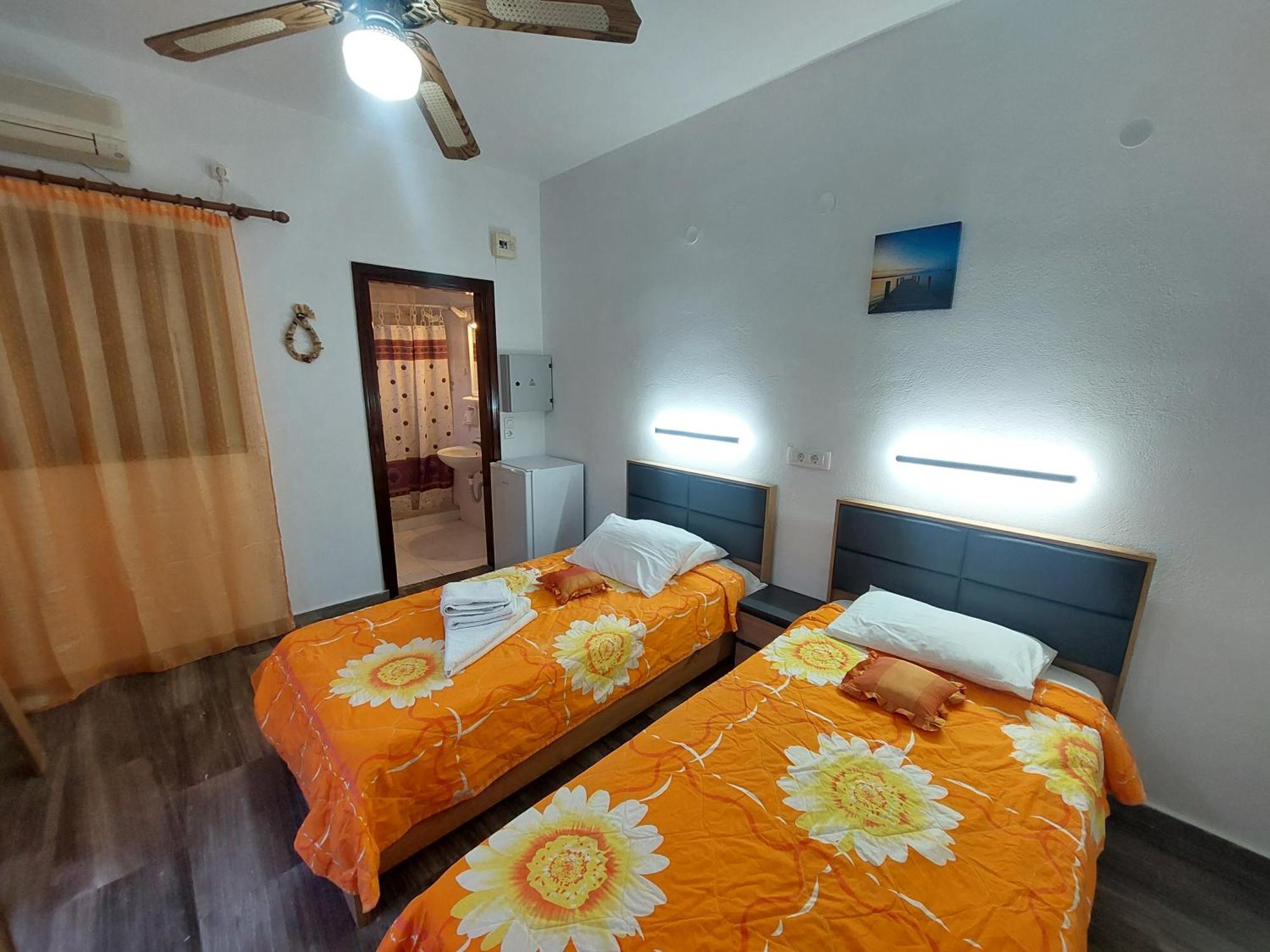 Evelina Beach Pension A Breath Away From The Black Beach Offer Plenty Of Accommodation Type To Suit Every Traveler'S Needs-Economic Rooms-Thematic Rooms-Design Rooms-Kitchenette Rooms-Studios-Small Apartments Perissa (Santorini) Exterior foto