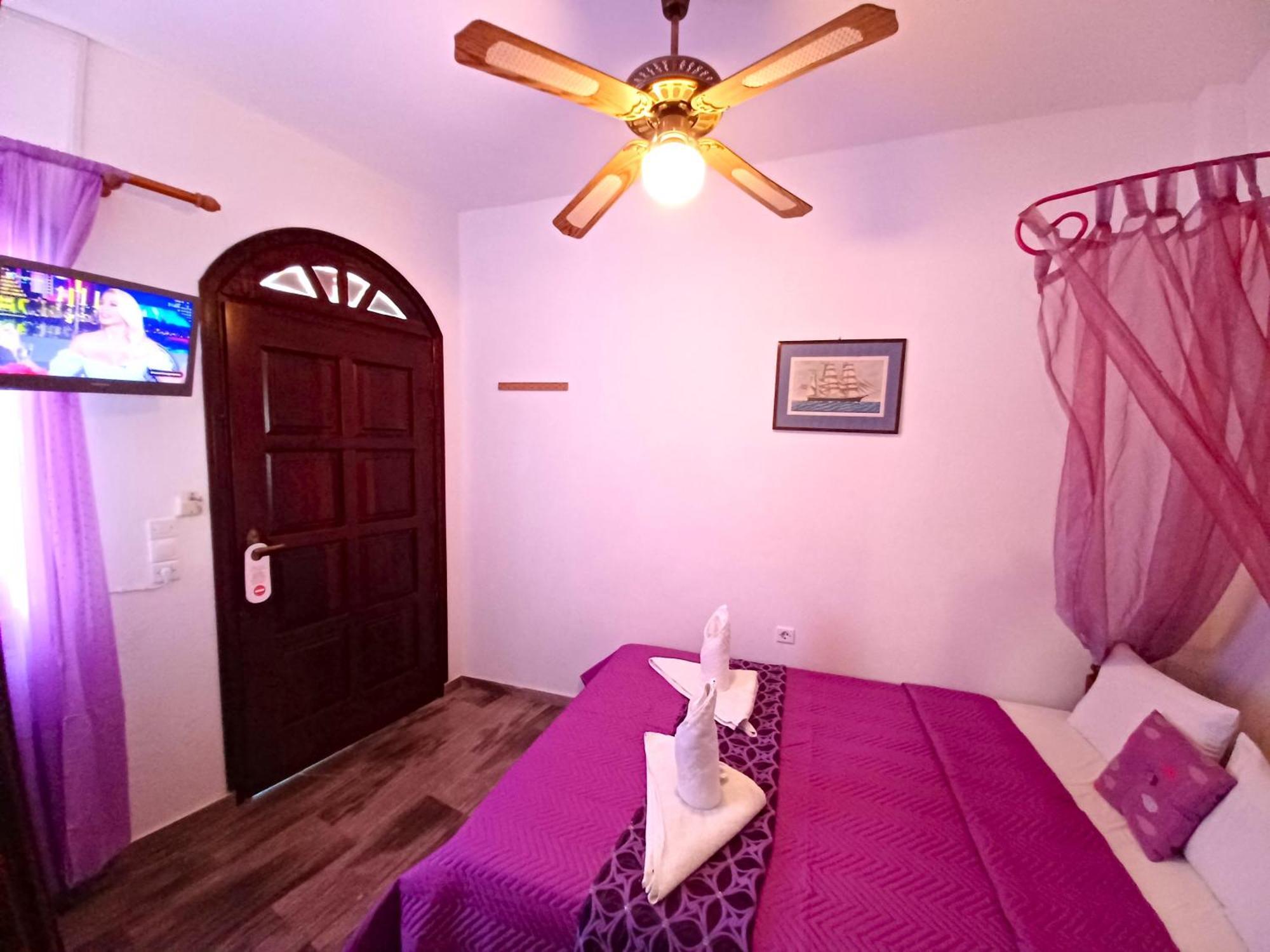 Evelina Beach Pension A Breath Away From The Black Beach Offer Plenty Of Accommodation Type To Suit Every Traveler'S Needs-Economic Rooms-Thematic Rooms-Design Rooms-Kitchenette Rooms-Studios-Small Apartments Perissa (Santorini) Exterior foto