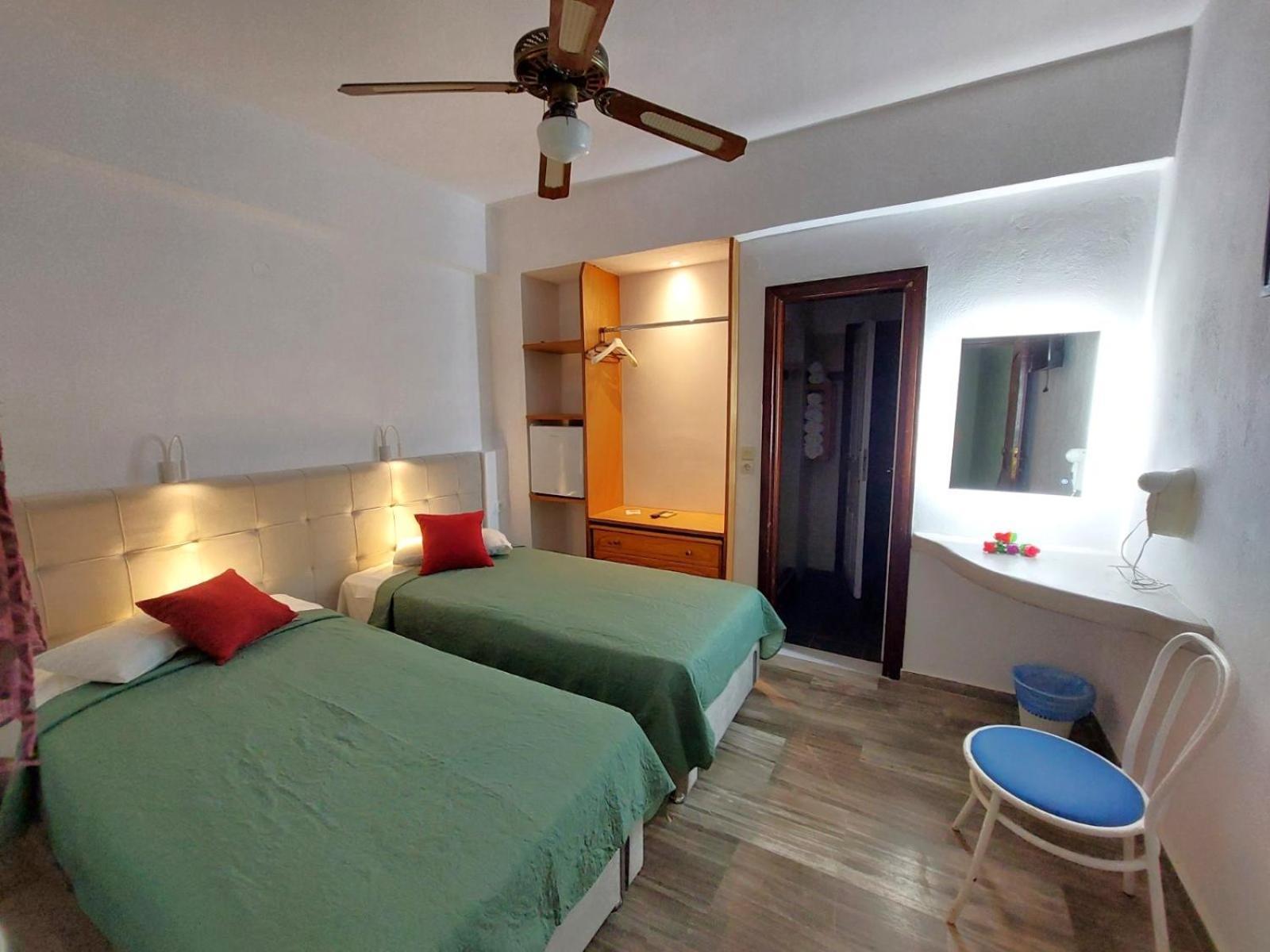 Evelina Beach Pension A Breath Away From The Black Beach Offer Plenty Of Accommodation Type To Suit Every Traveler'S Needs-Economic Rooms-Thematic Rooms-Design Rooms-Kitchenette Rooms-Studios-Small Apartments Perissa (Santorini) Exterior foto