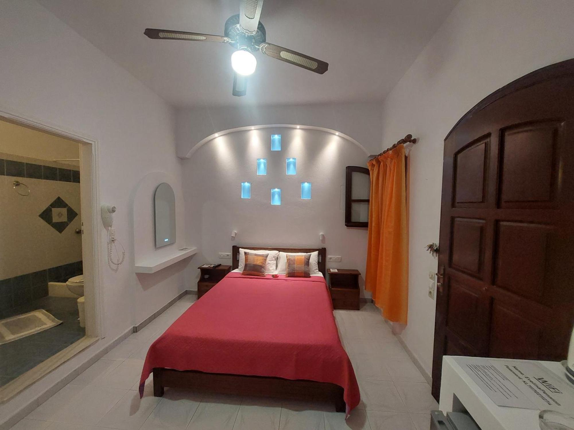 Evelina Beach Pension A Breath Away From The Black Beach Offer Plenty Of Accommodation Type To Suit Every Traveler'S Needs-Economic Rooms-Thematic Rooms-Design Rooms-Kitchenette Rooms-Studios-Small Apartments Perissa (Santorini) Exterior foto