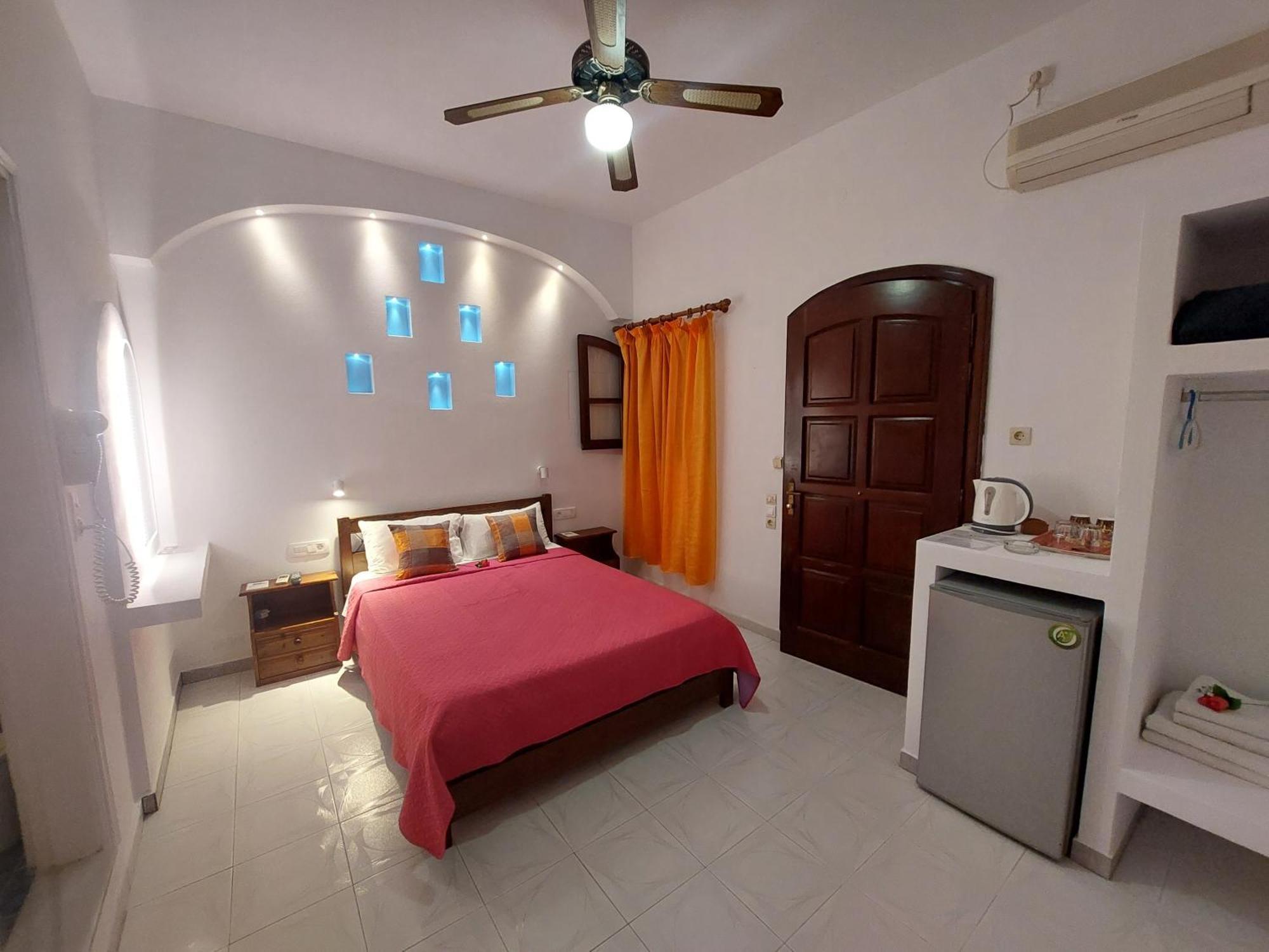 Evelina Beach Pension A Breath Away From The Black Beach Offer Plenty Of Accommodation Type To Suit Every Traveler'S Needs-Economic Rooms-Thematic Rooms-Design Rooms-Kitchenette Rooms-Studios-Small Apartments Perissa (Santorini) Exterior foto