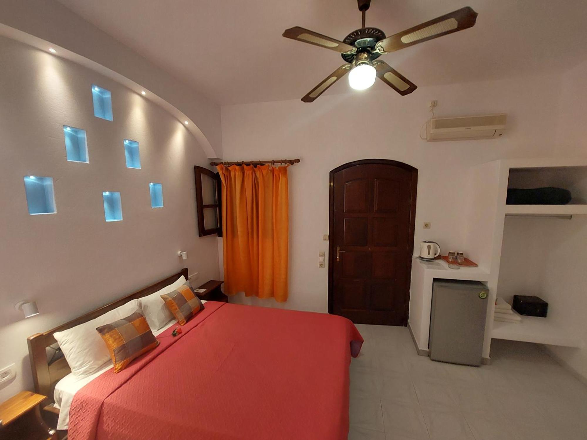 Evelina Beach Pension A Breath Away From The Black Beach Offer Plenty Of Accommodation Type To Suit Every Traveler'S Needs-Economic Rooms-Thematic Rooms-Design Rooms-Kitchenette Rooms-Studios-Small Apartments Perissa (Santorini) Exterior foto