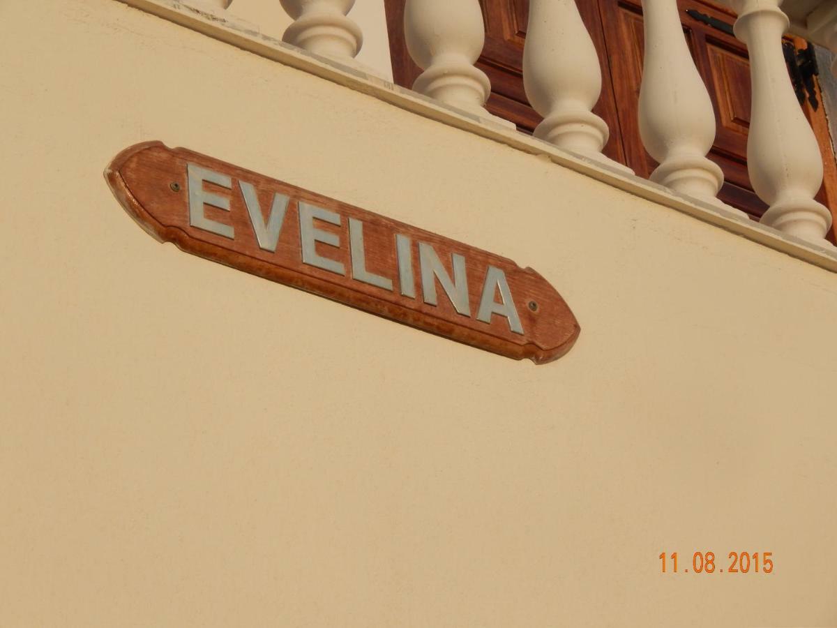 Evelina Beach Pension A Breath Away From The Black Beach Offer Plenty Of Accommodation Type To Suit Every Traveler'S Needs-Economic Rooms-Thematic Rooms-Design Rooms-Kitchenette Rooms-Studios-Small Apartments Perissa (Santorini) Exterior foto