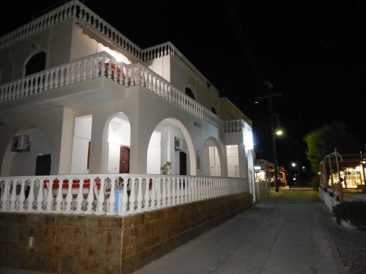 Evelina Beach Pension A Breath Away From The Black Beach Offer Plenty Of Accommodation Type To Suit Every Traveler'S Needs-Economic Rooms-Thematic Rooms-Design Rooms-Kitchenette Rooms-Studios-Small Apartments Perissa (Santorini) Exterior foto